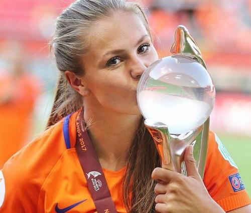Женщины и футбол: топ-5 лучших футболисток мира